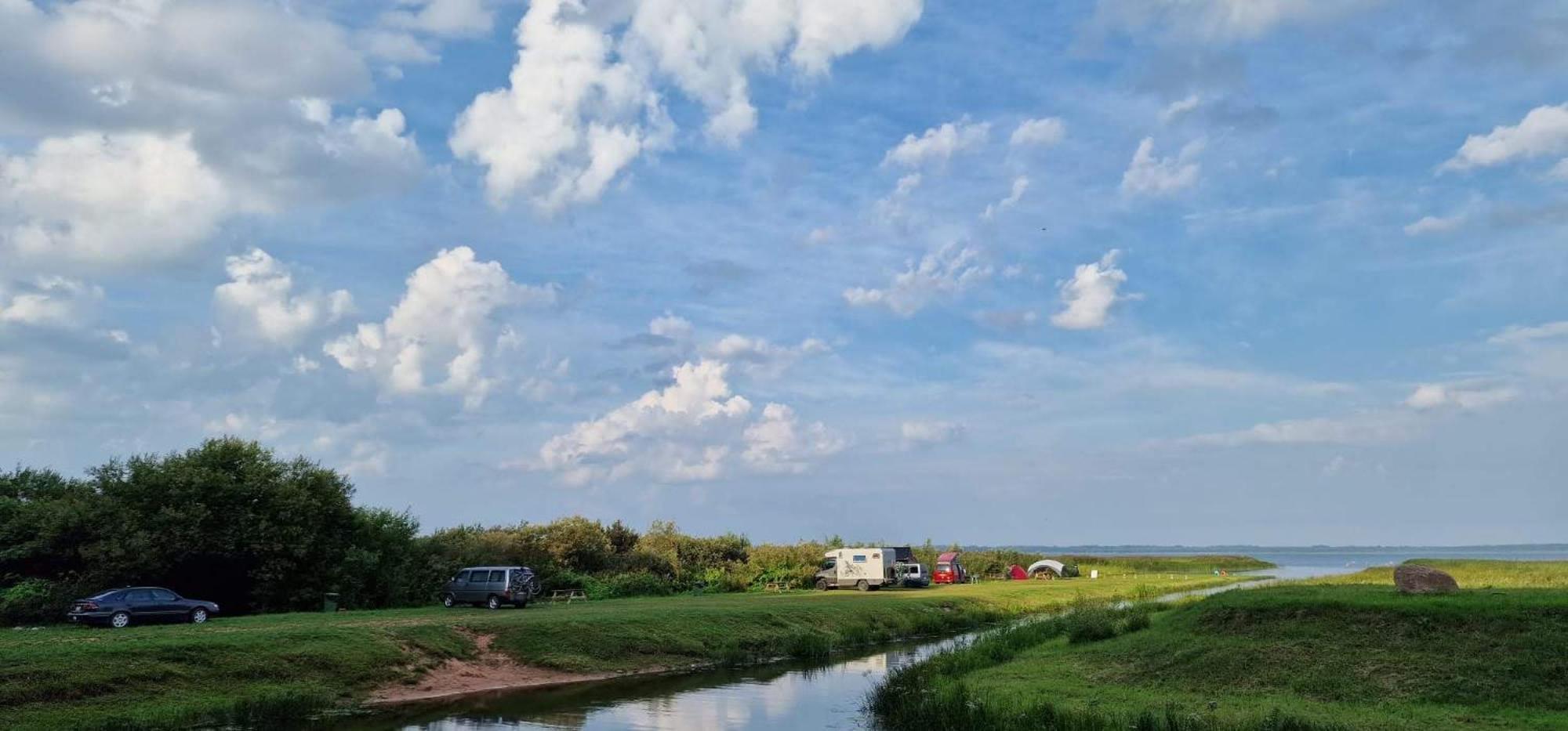 Kempings Ezerpriedes Burtnieki  Exteriér fotografie